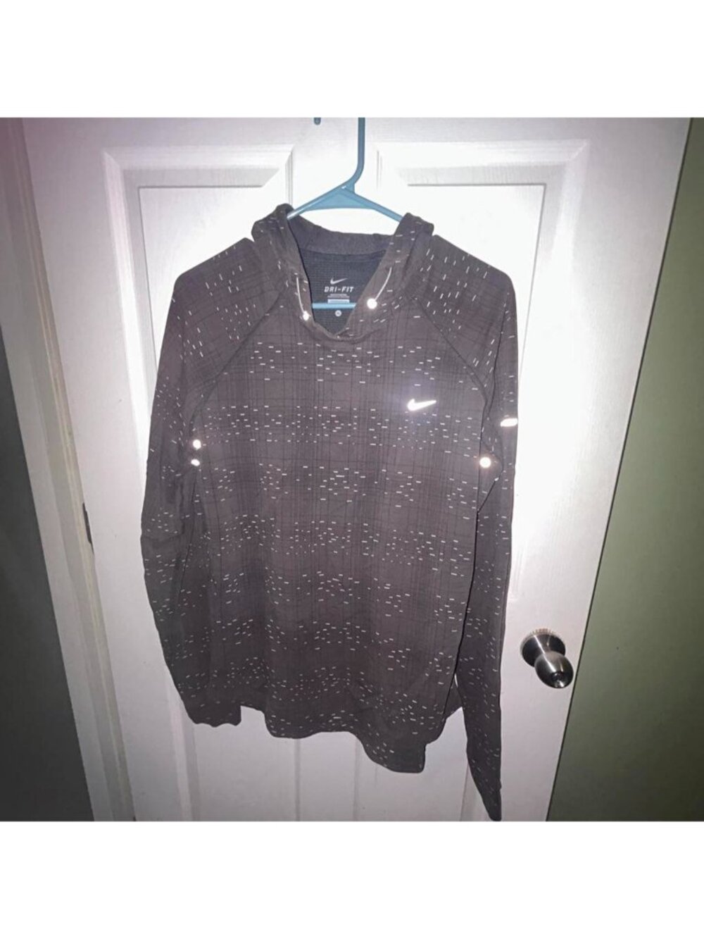 Nike gray & black hoodie with white speckles #athletic #speckled #nike #drifit